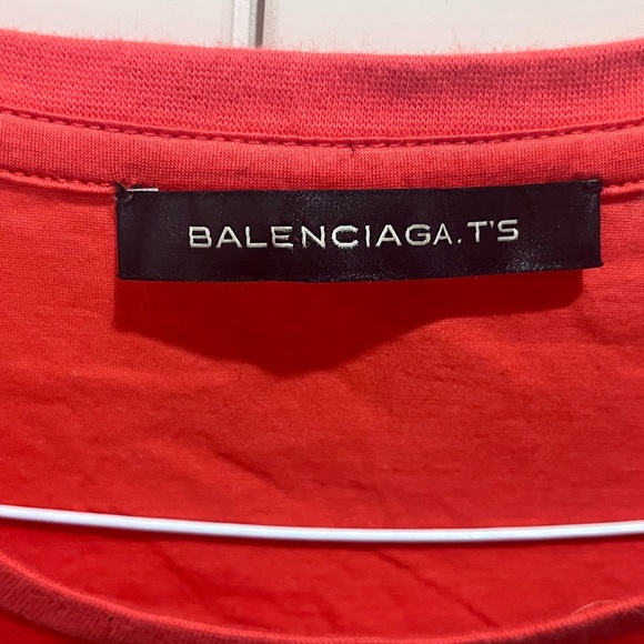 Authentic Red- Balenciaga T-Shirt - Picture 2 of 5